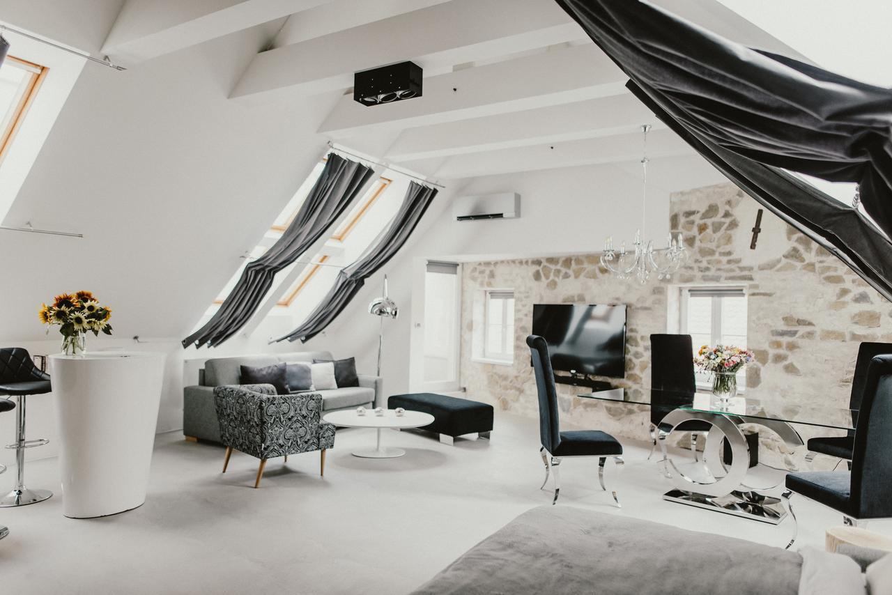 Coco Chanel Boutique Apartment By Goodnite Cz Brno Exterior photo